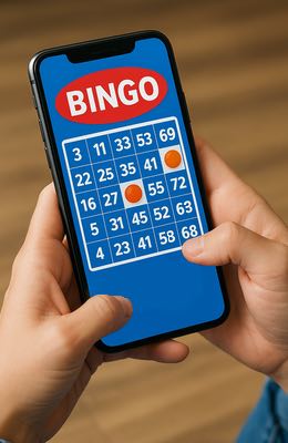 En person spelar bingo i mobilen
