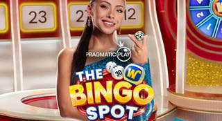 Banner för spelet The Bingo Spot. En spelvärd står i spelstudion och håller en bingoboll i handen. I förgrunden syns spelets logga.
